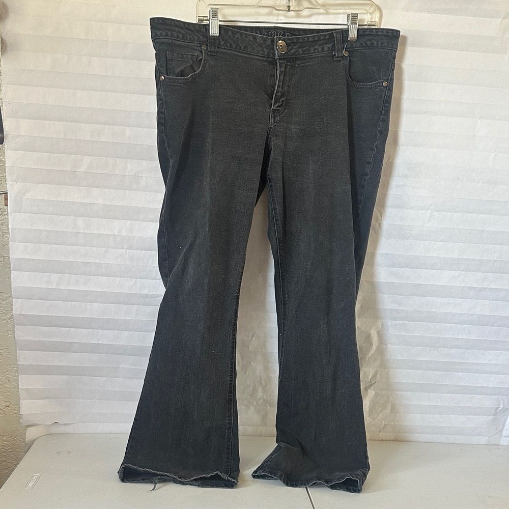 Ellemenno Women’s Flared Black Jeans – Size 17R